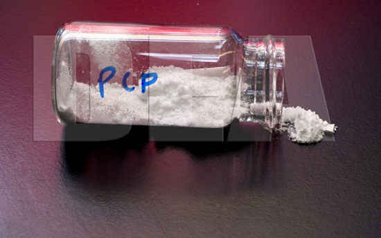 Lạm dụng Phencyclidine (thuốc gây ảo giác, kích động) - Hình ảnh minh họa